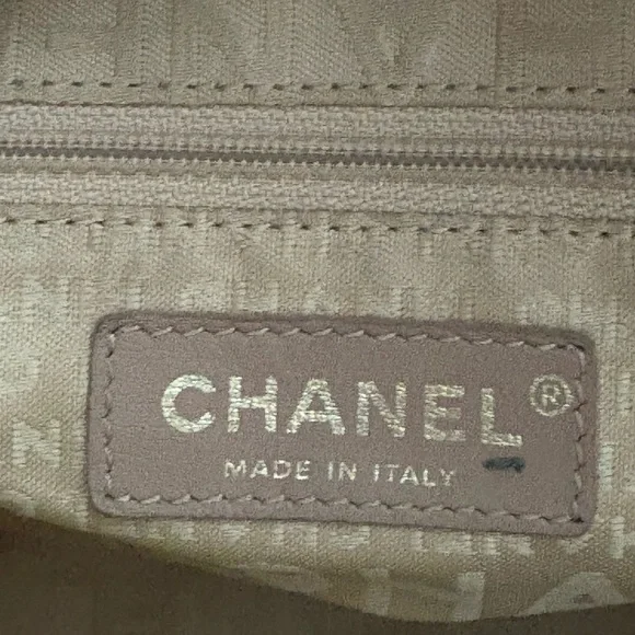 CHANEL Quilted Top-Handle Satchel in Cream White with Tassel - Picture 4 of 5